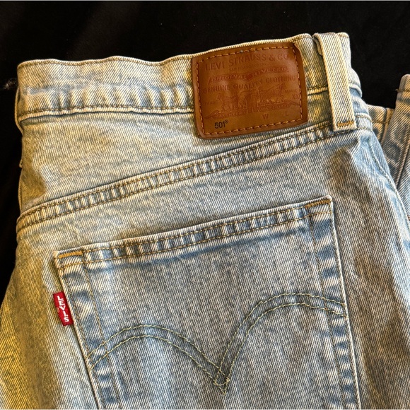 Levi’s 501 Straight Leg with Buttons - Picture 1 of 6